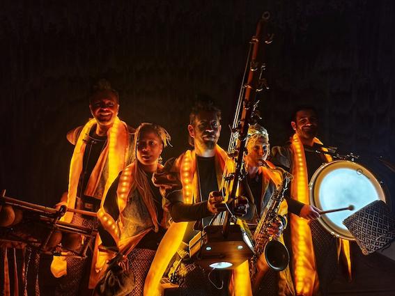 Fanfare Pili Pili  (spectacle de rue avec lumières, Pays de Loire)