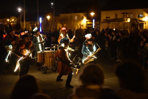 La fanfare Kafi et son spectacle lumineux pour la rue (Pays de Loire)